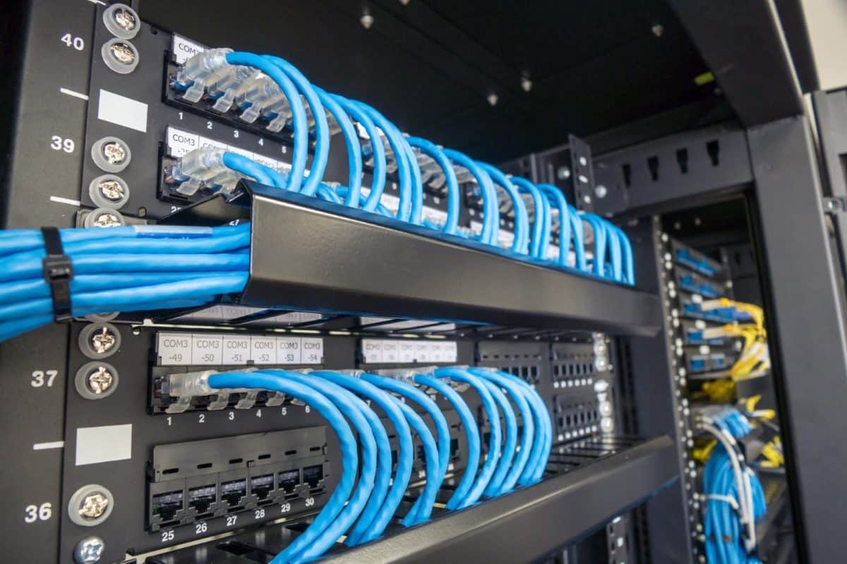 cablage informatique reseau utp rj45 fibre optique 1200x800